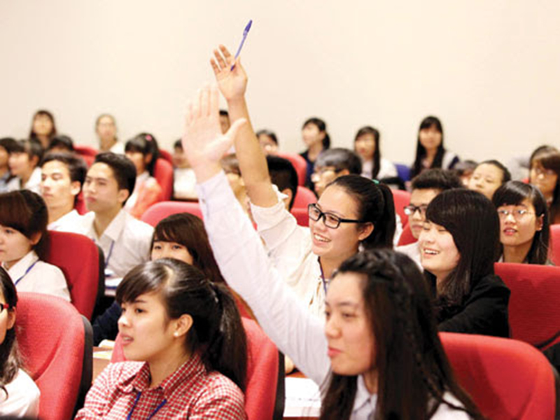 Quốc hội 'giật m&igrave;nh' trước c&acirc;u hỏi của sinh vi&ecirc;n